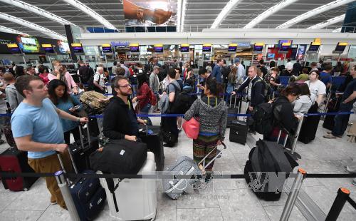 Có chuông báo cháy, sân bay và ga tàu ở London được sơ tán khẩn